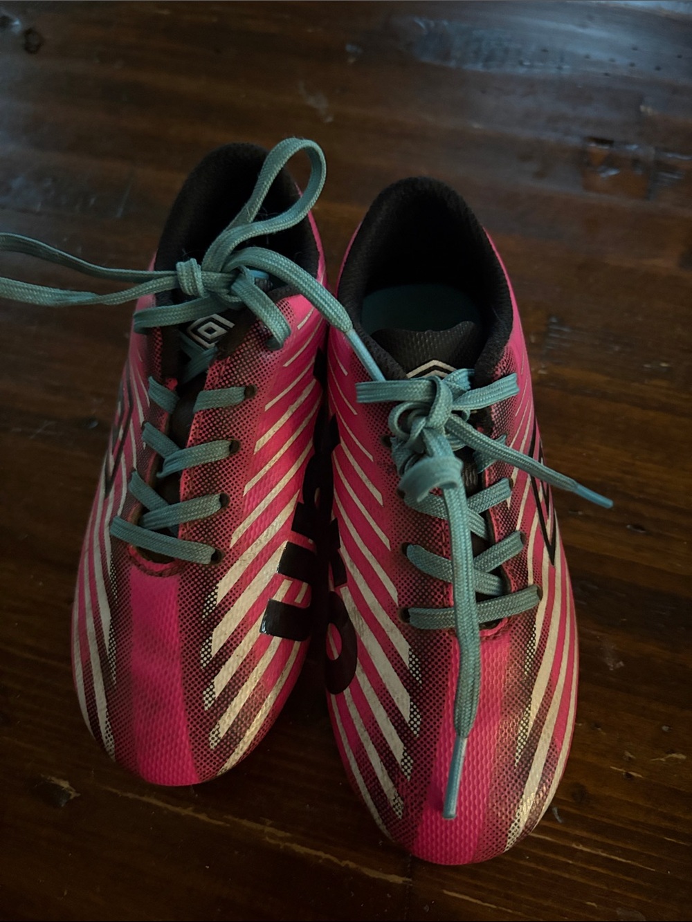 Umbro Pink Youth Soccer Sneakers with Teal Laces